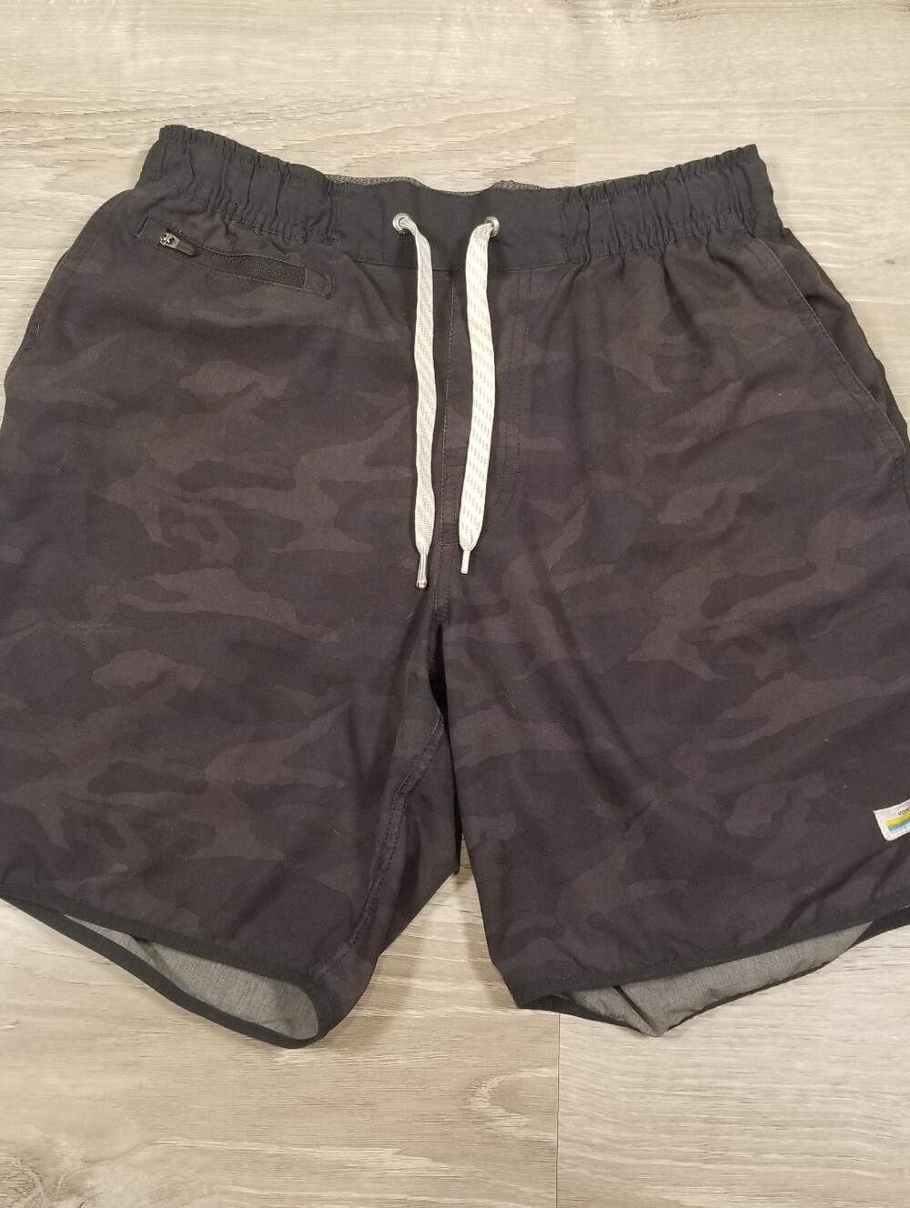 Vuori Bank Shorts Mens Small Black Camo Athletic Running Stretch Performance